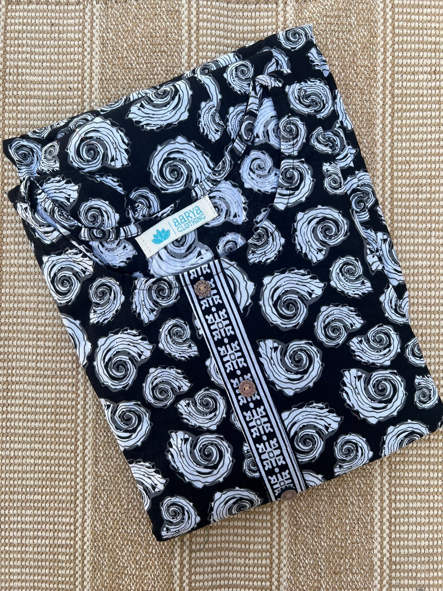 Black Swirl Comfort Maxi