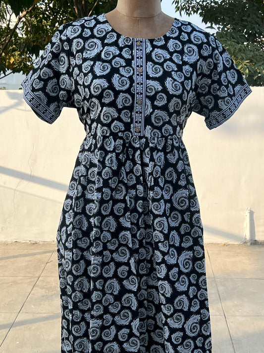 Black Swirl Comfort Maxi